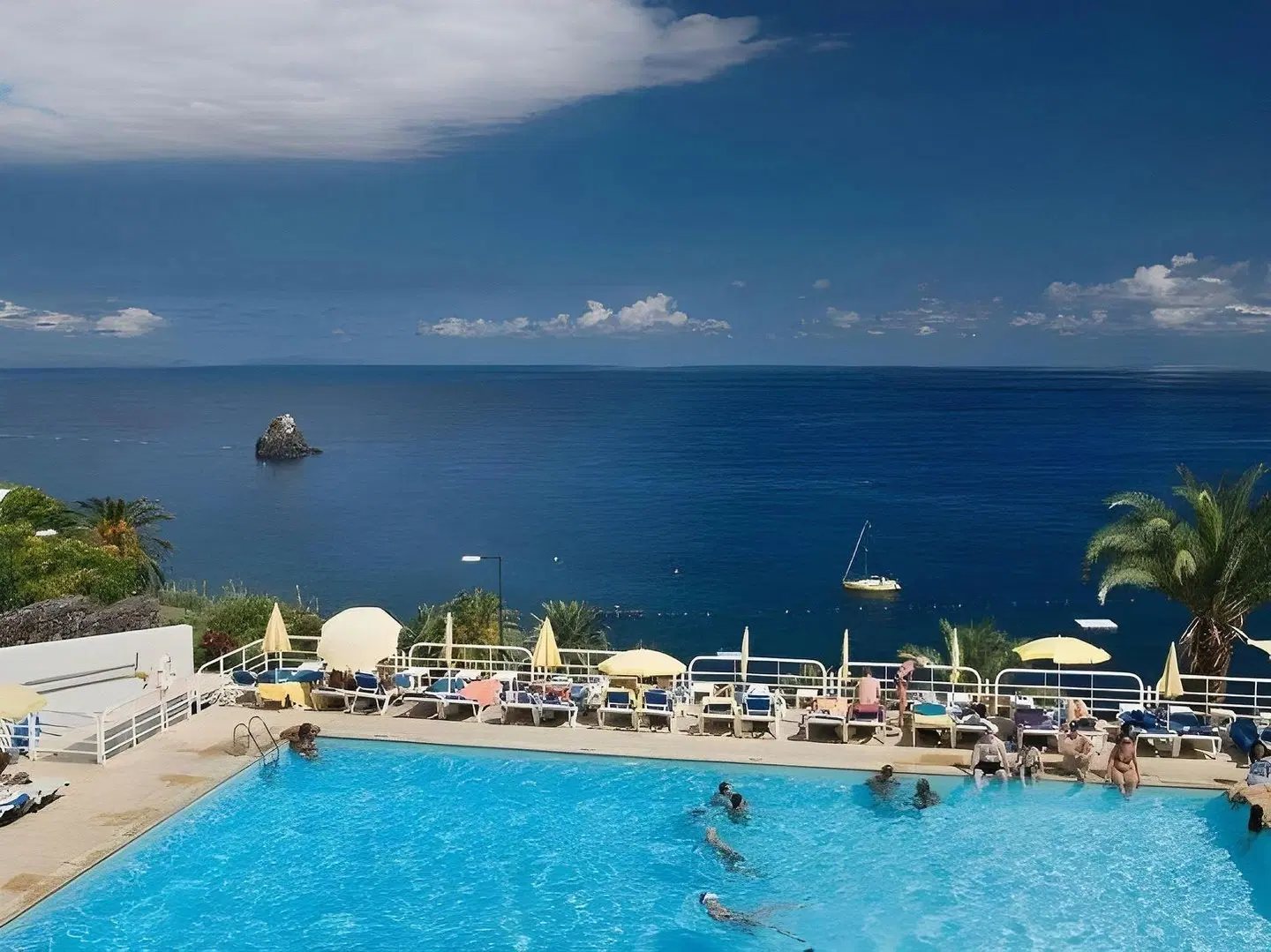 Baia Azul OUTDOOR_POOL