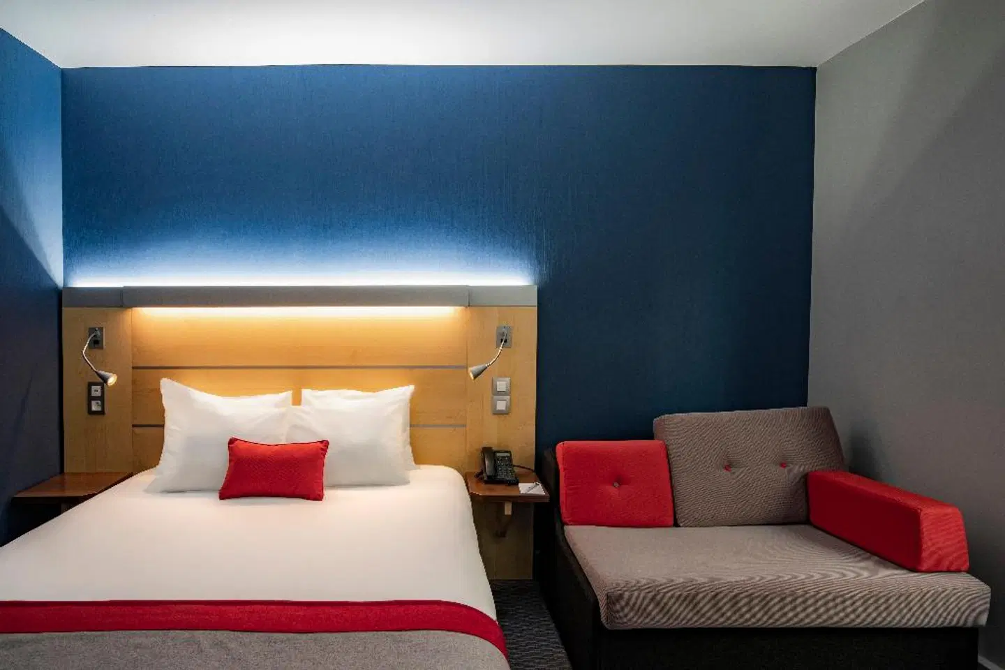 Holiday Inn Express Paris-Canal De La Villette ROOM_EXAMPLE