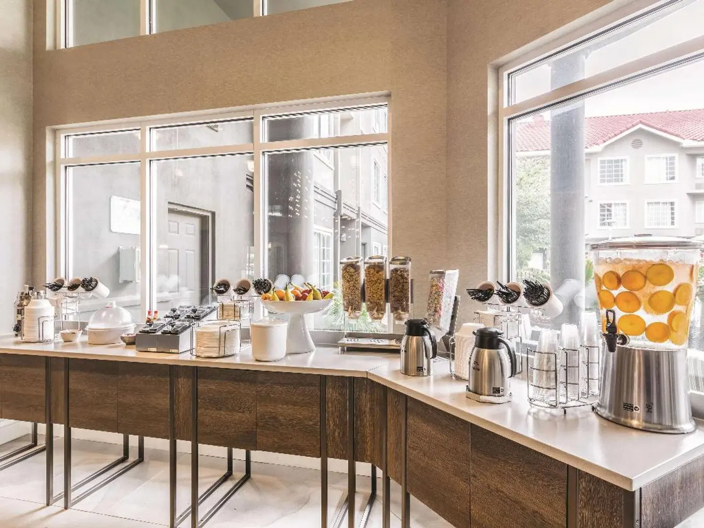 La Quinta Inn & Suites by Wyndham Austin Near The Domain Restaurant