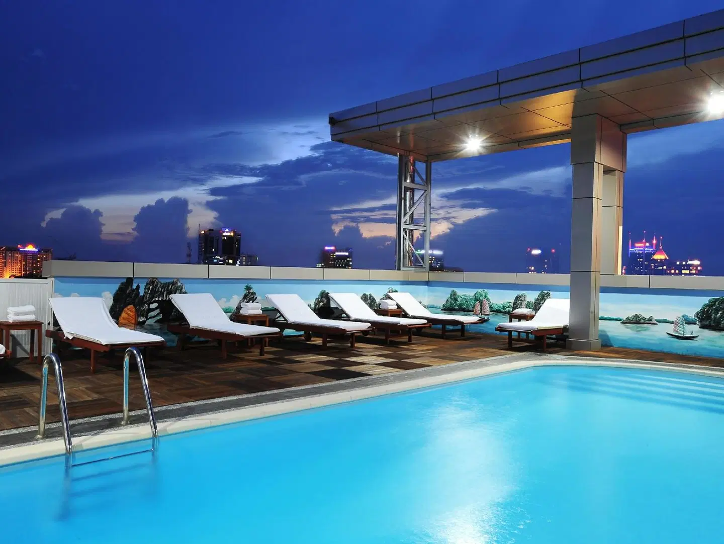 Golden Central Saigon OUTDOOR_POOL