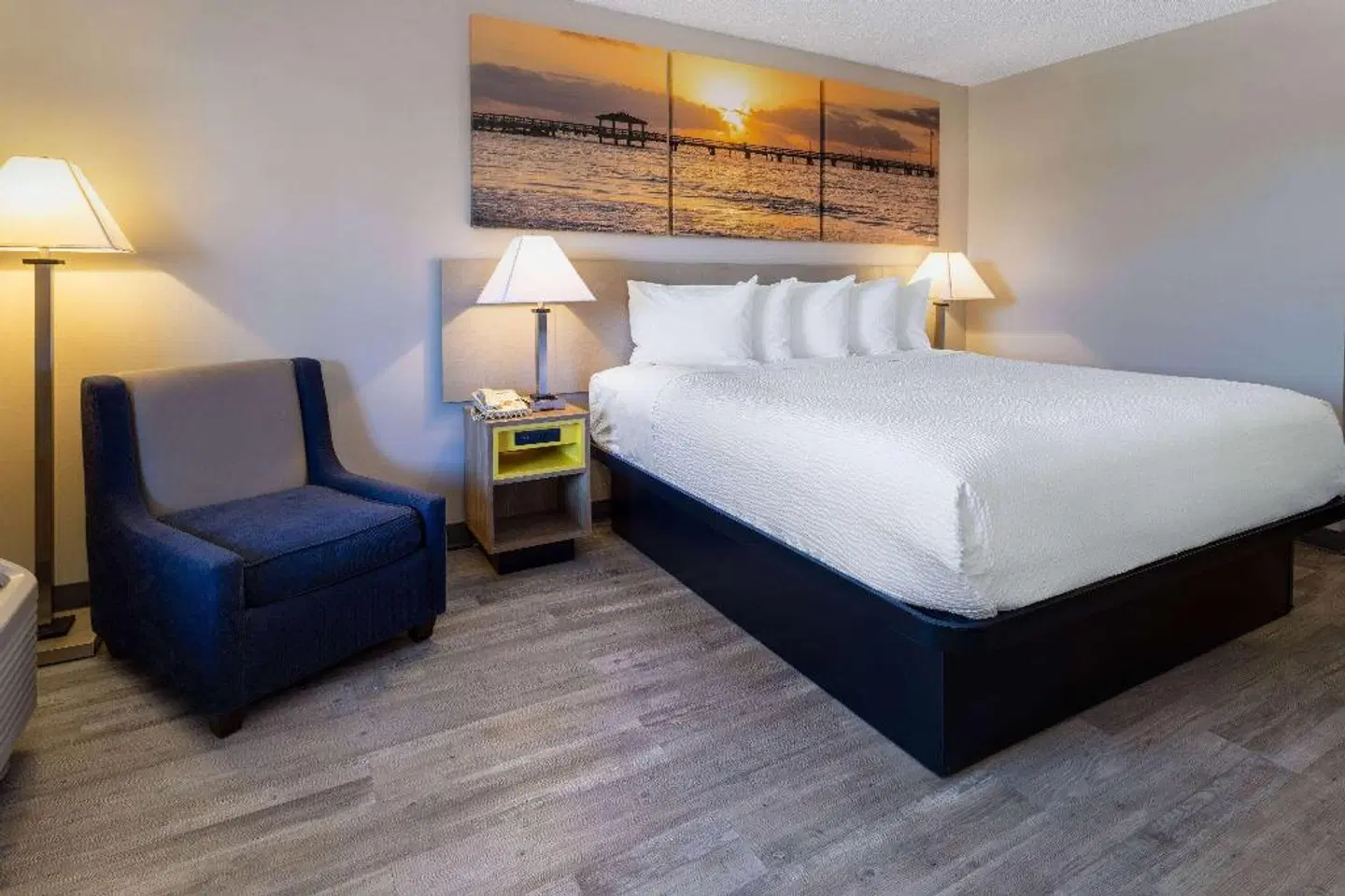 Days Inn & Suites by Wyndham Cherry Hill - Philadelphia ROOM_EXAMPLE