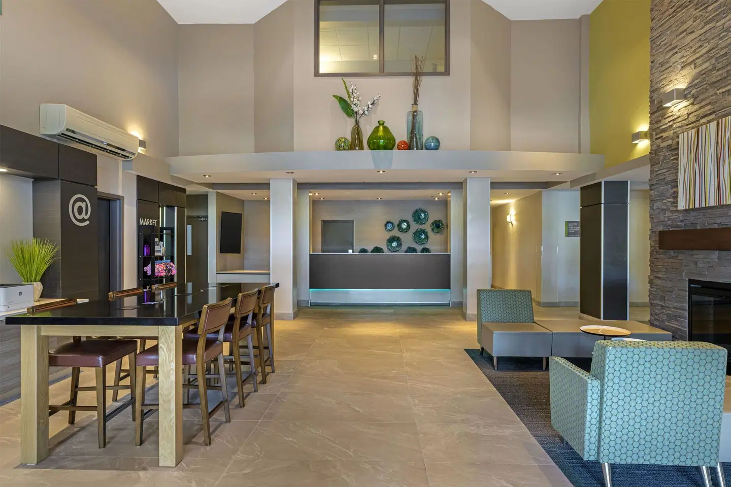 Best Western Plus Dartmouth Hotel & Suites Bar