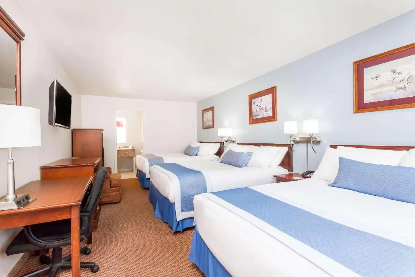 Days Inn by Wyndham Hampton ROOM_EXAMPLE