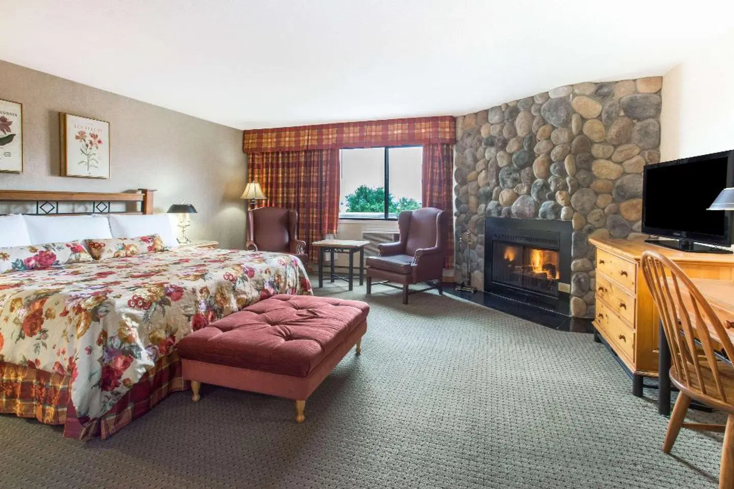 Ramada Hotel and Conference Centre Kelowna ROOM_EXAMPLE