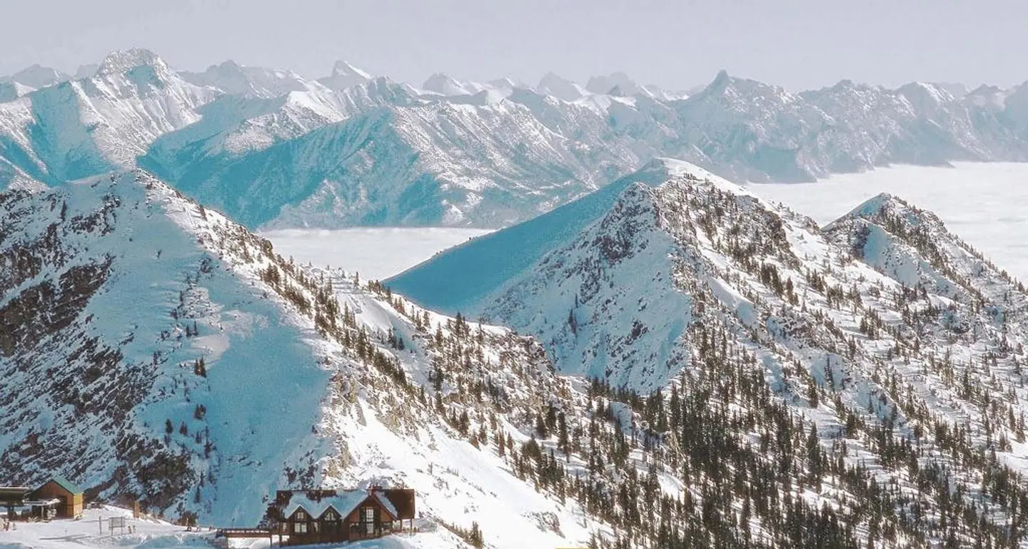 Glacier Mountaineer Lodge LANDSCAPE