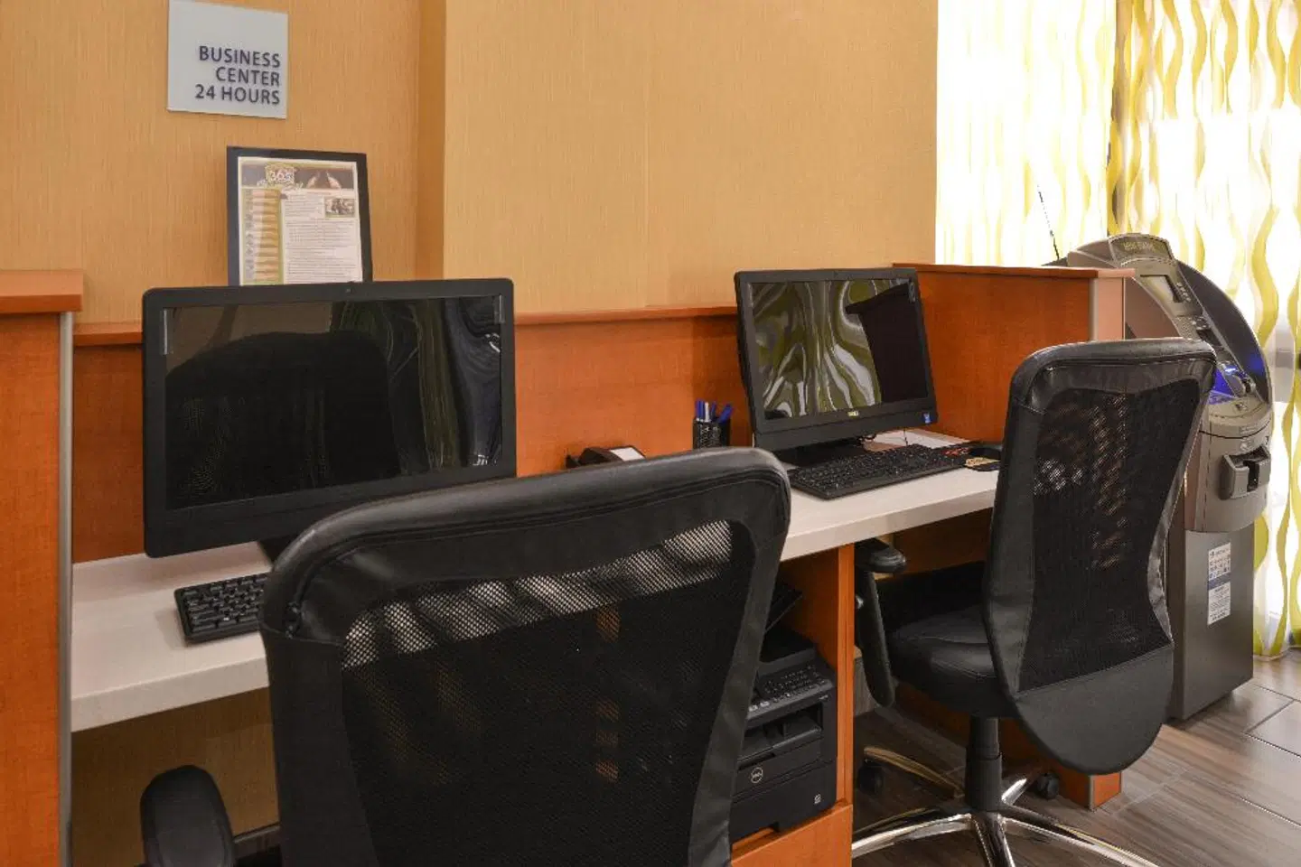 Holiday Inn Express Flagstaff Bar