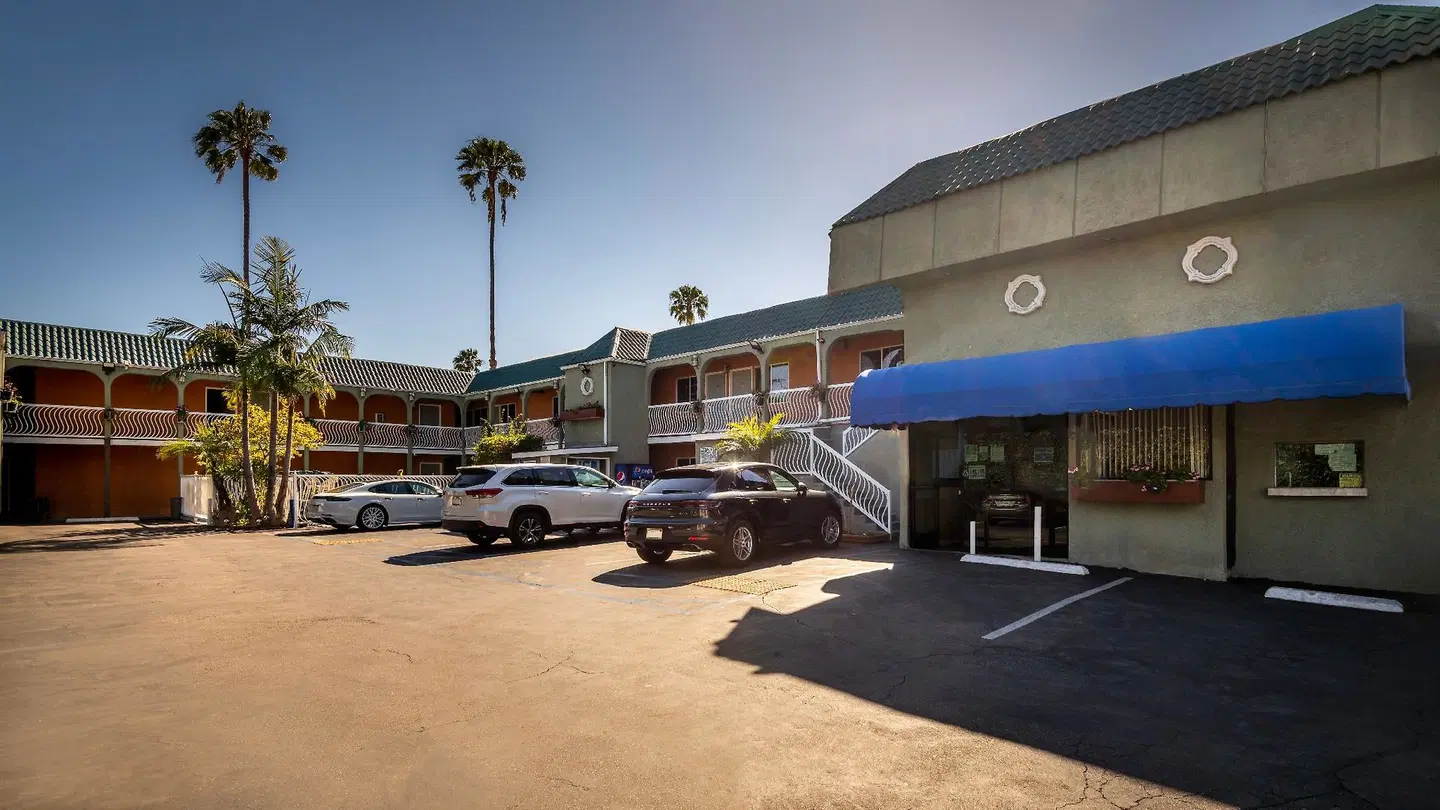 Hotel Hwood EXTERIOR