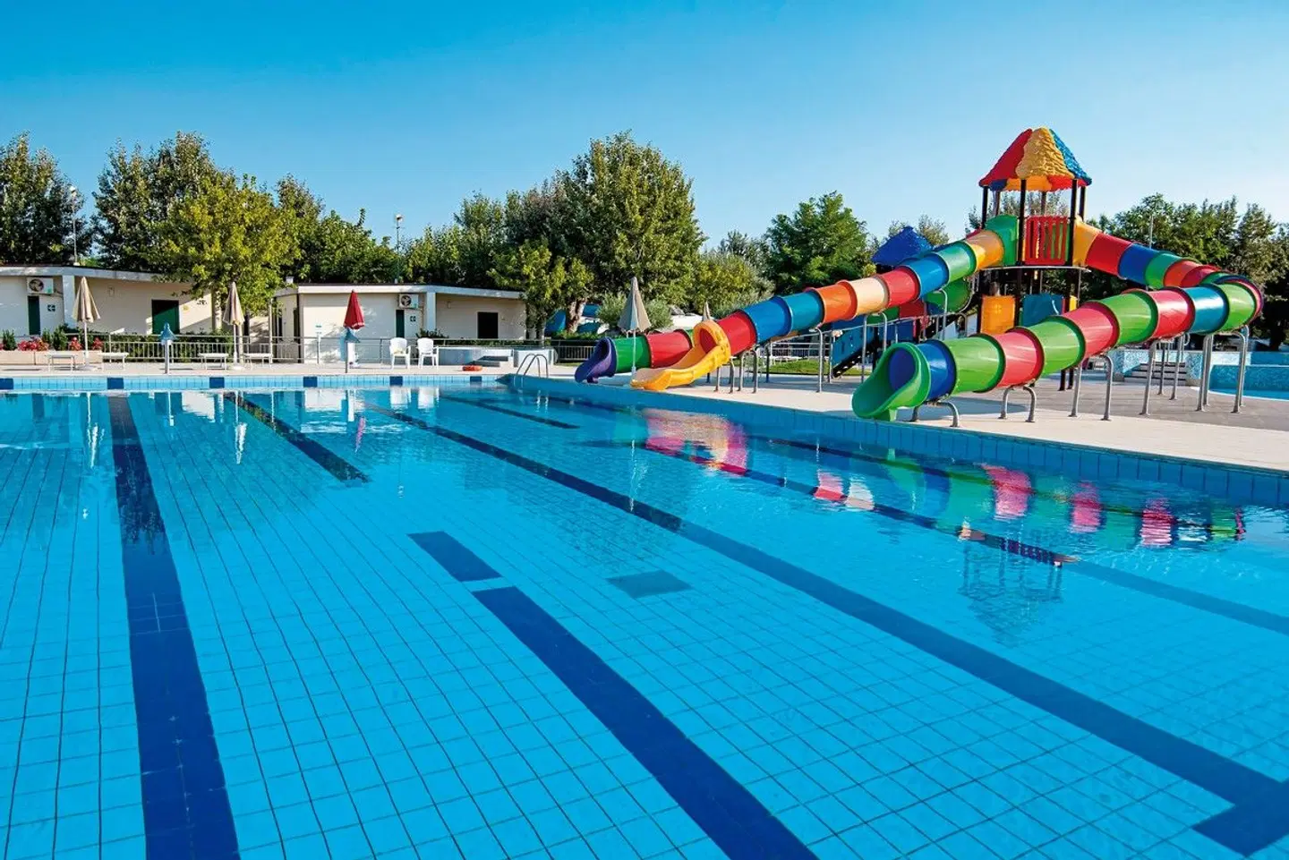 Stork Family Collection OUTDOOR_POOL