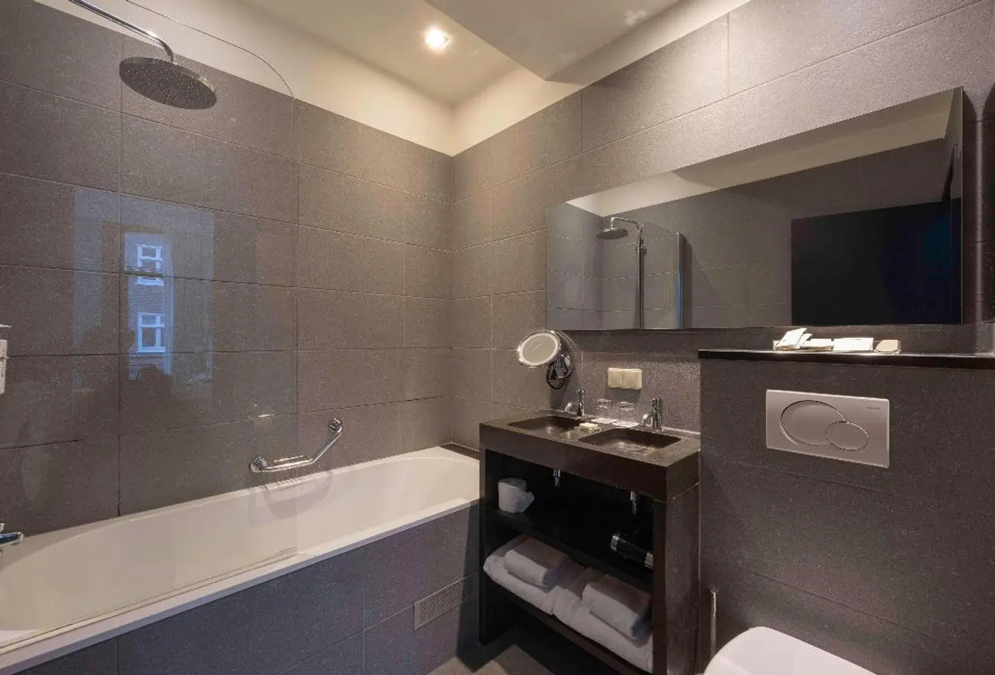 Catalonia Vondel Amsterdam Badezimmer