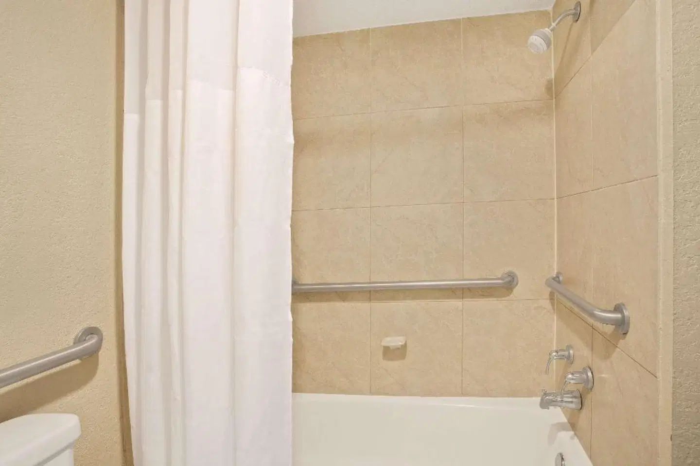 Days Inn by Wyndham Orlando Airport Florida Mall Badezimmer