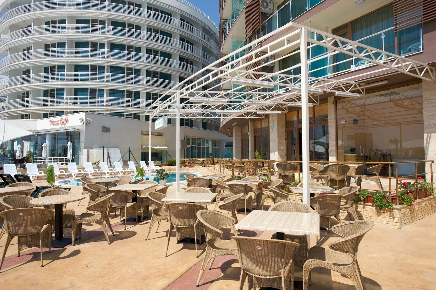 Briz Seabreeze Hotel Restaurant