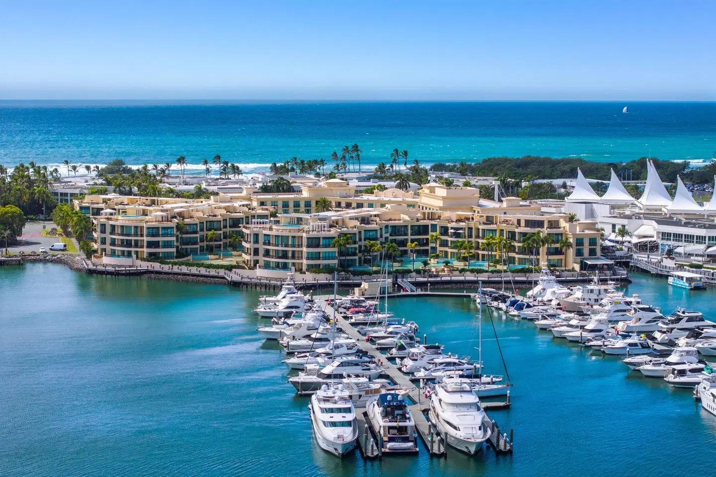 Imperial Hotel Gold Coast OUTDOOR_POOL