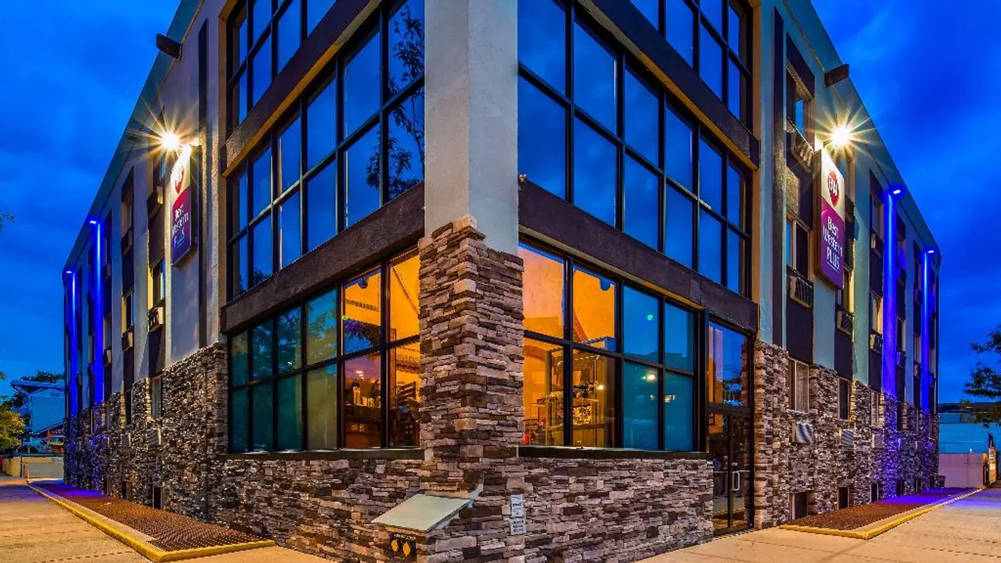 Best Western Plus Brooklyn Bay Hotel EXTERIOR