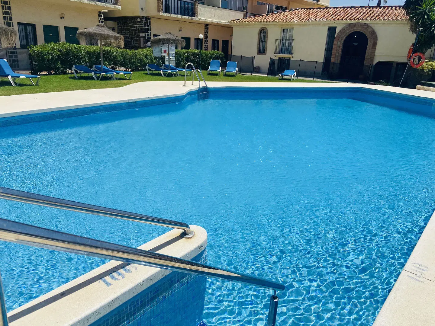 Apartamentos Los Jazmines OUTDOOR_POOL