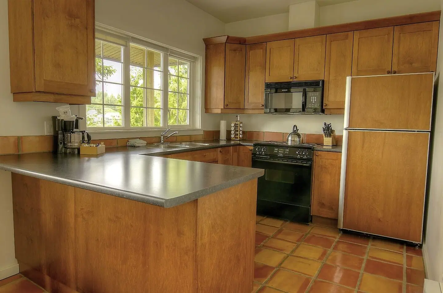 Water's Edge Shoreside Suites ROOM_EXAMPLE