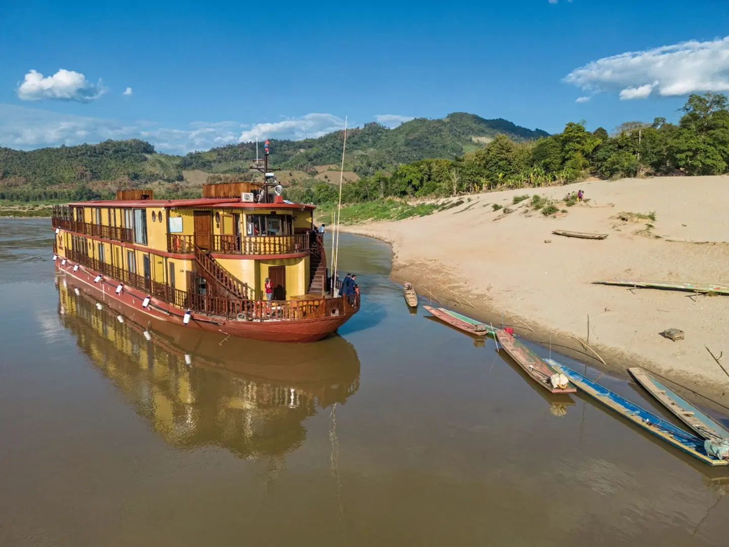 Der Mekong in Laos mit Heritage Line "Anouvong" Strand