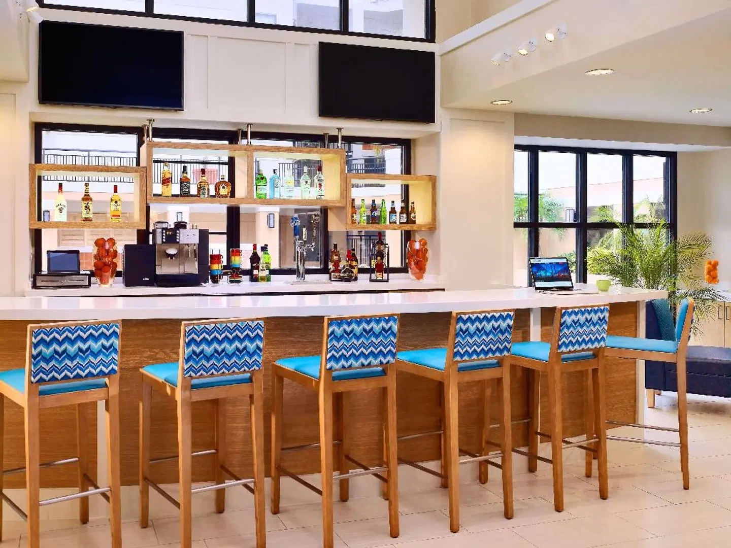 Sonesta ES Suites Orlando - International Drive Bar