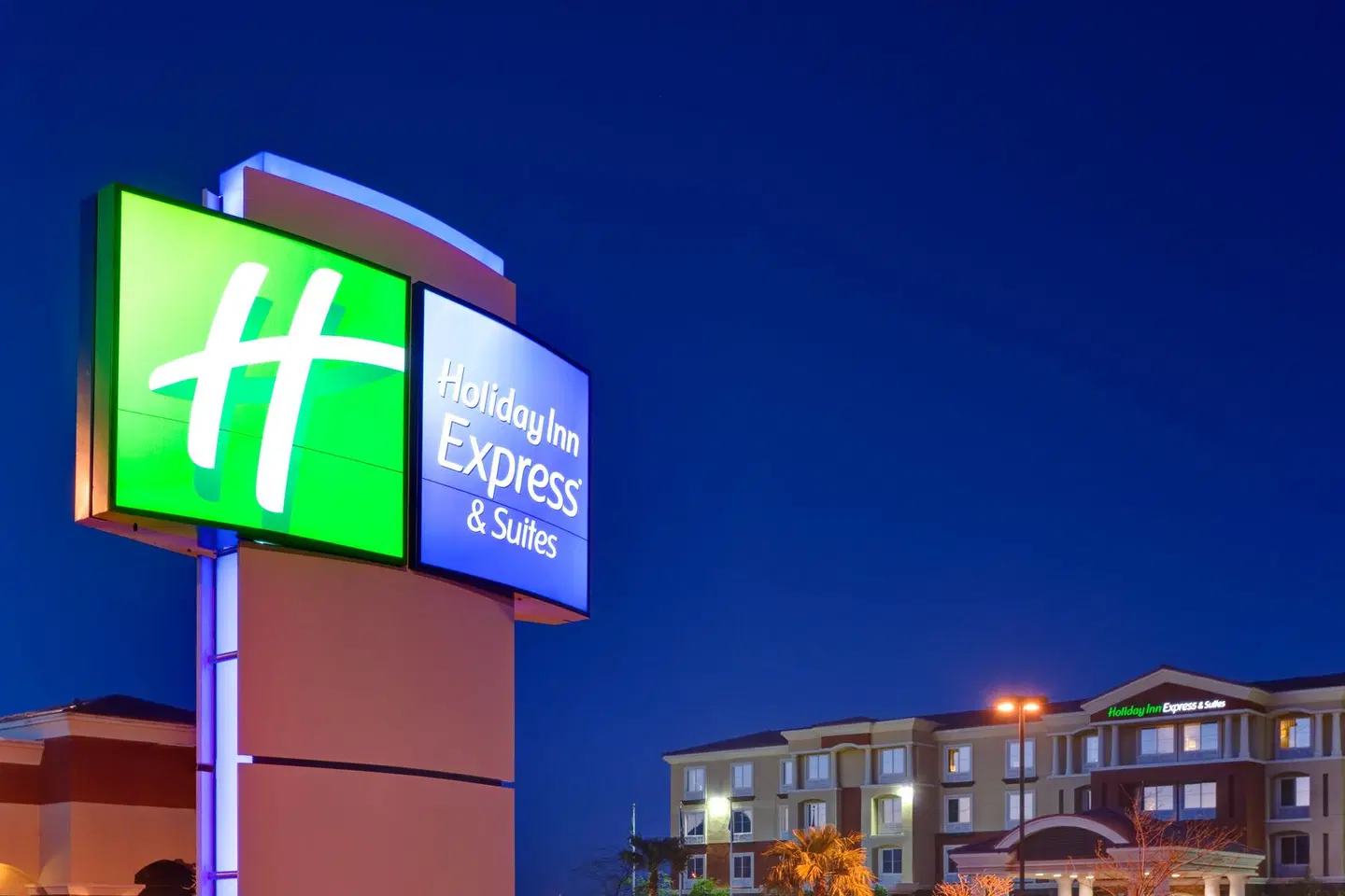 Holiday Inn Express & Suites Las Vegas SW - Spring Valley by IHG EXTERIOR