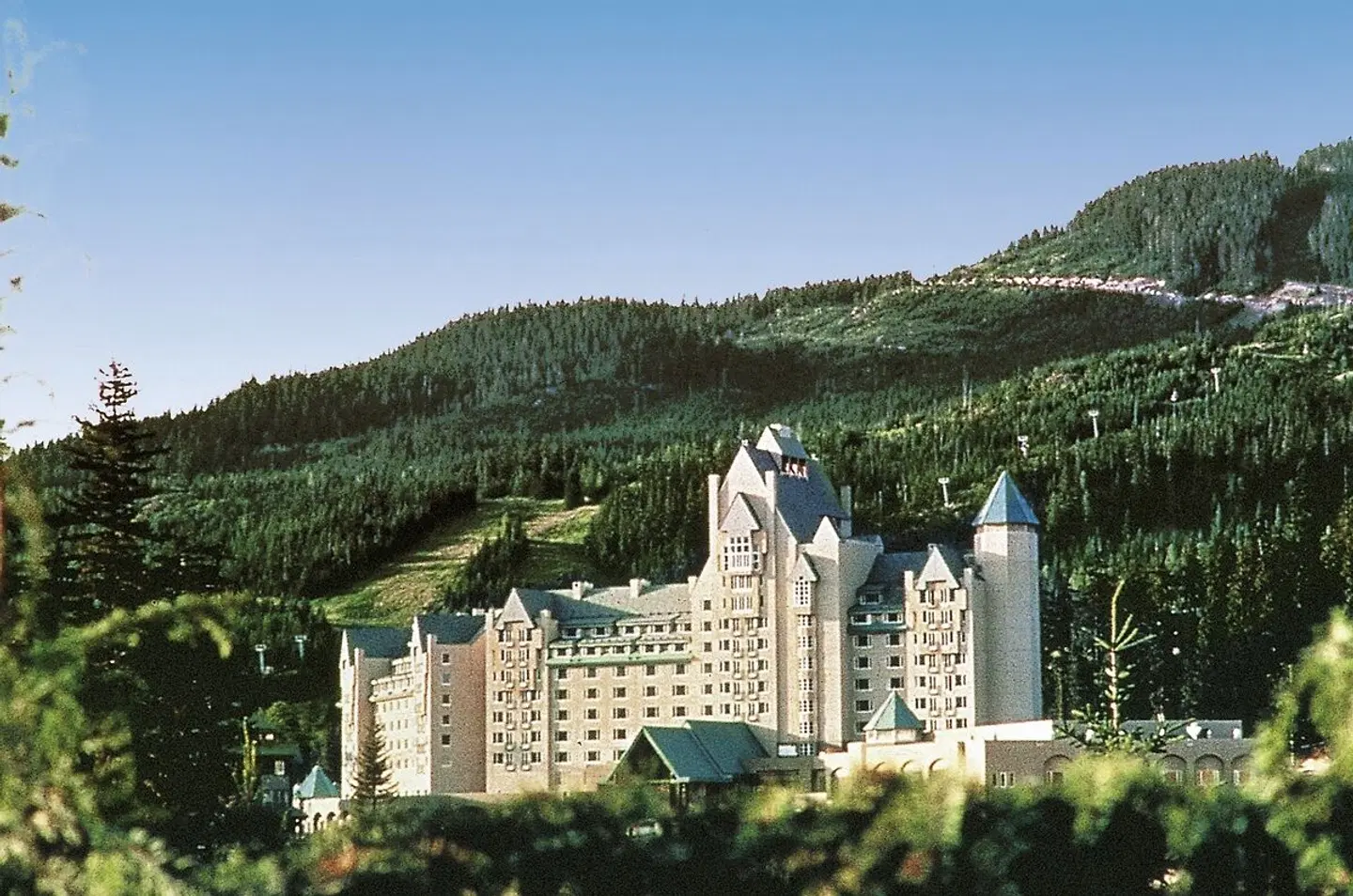 Fairmont Chateau Whistler Resort EXTERIOR