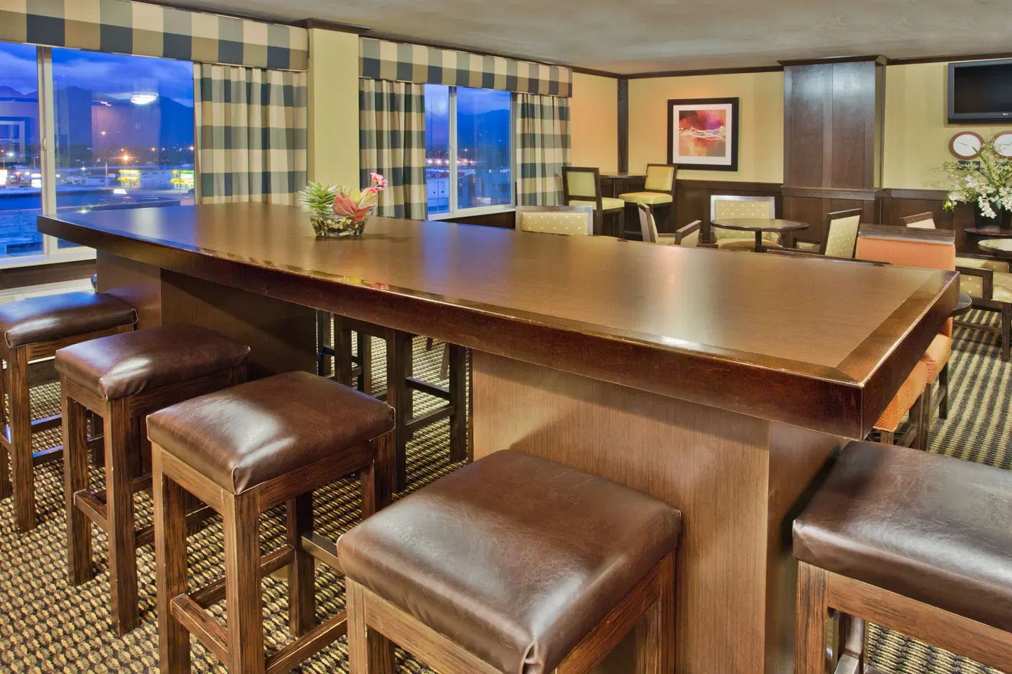 Crowne Plaza Anchorage-Midtown by IHG Bar