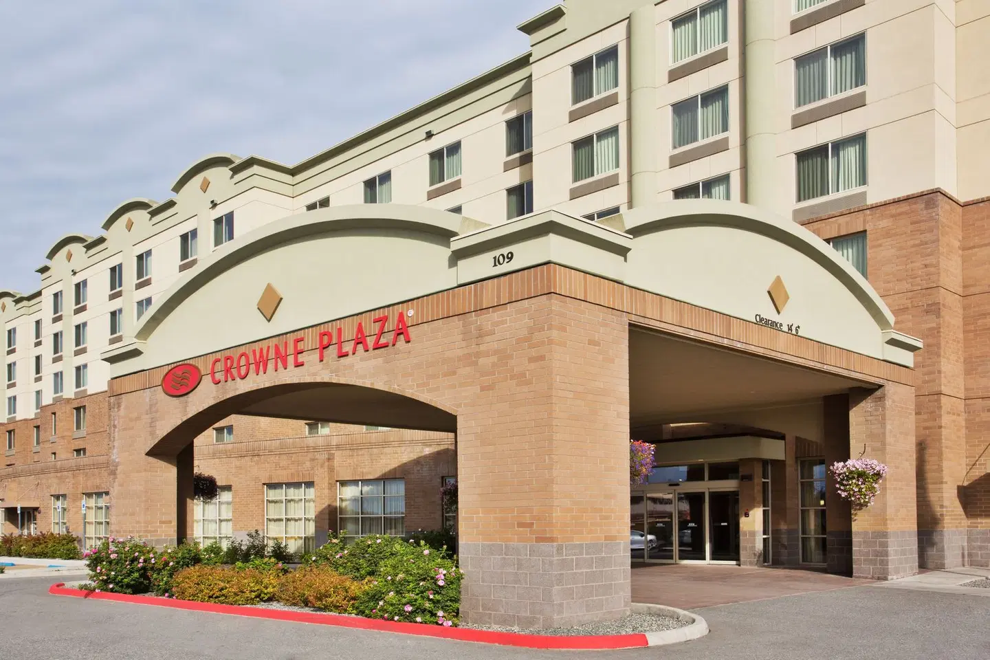 Crowne Plaza Anchorage-Midtown by IHG EXTERIOR