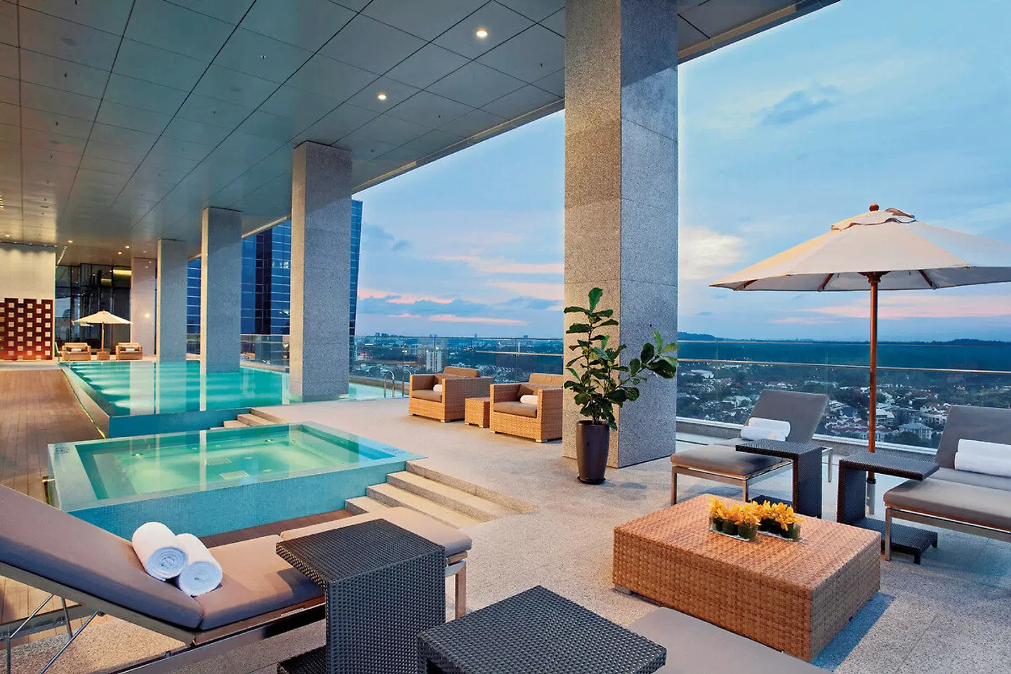 Oasia Hotel Novena Hallenbad