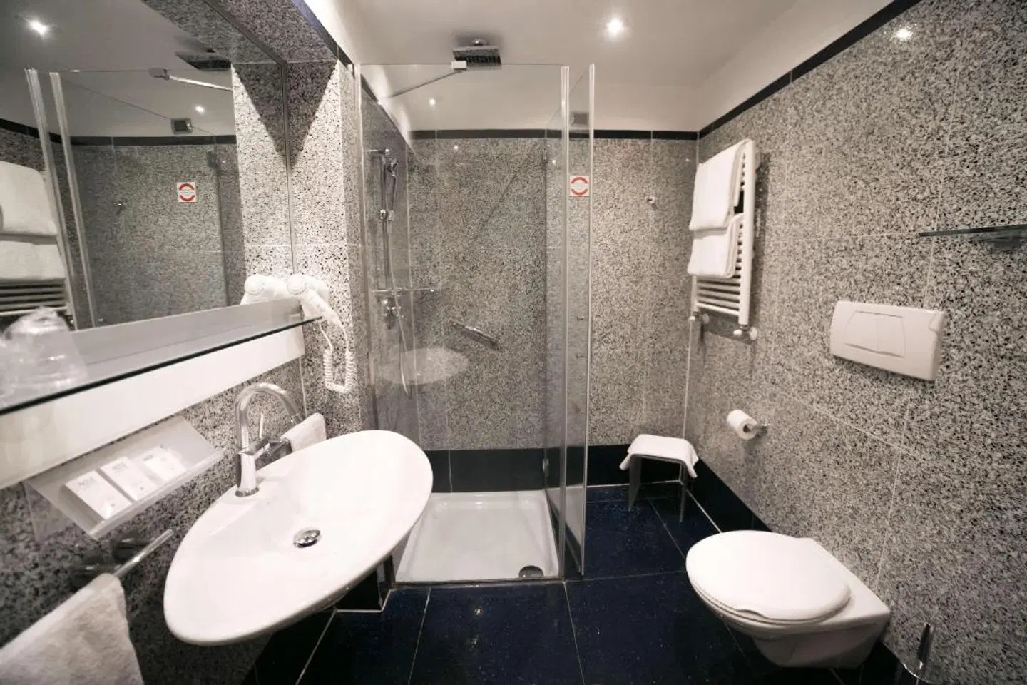 Best Western Plus Hotel Universo Badezimmer