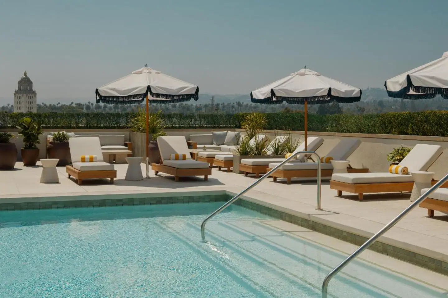 L'Ermitage Beverly Hills OUTDOOR_POOL