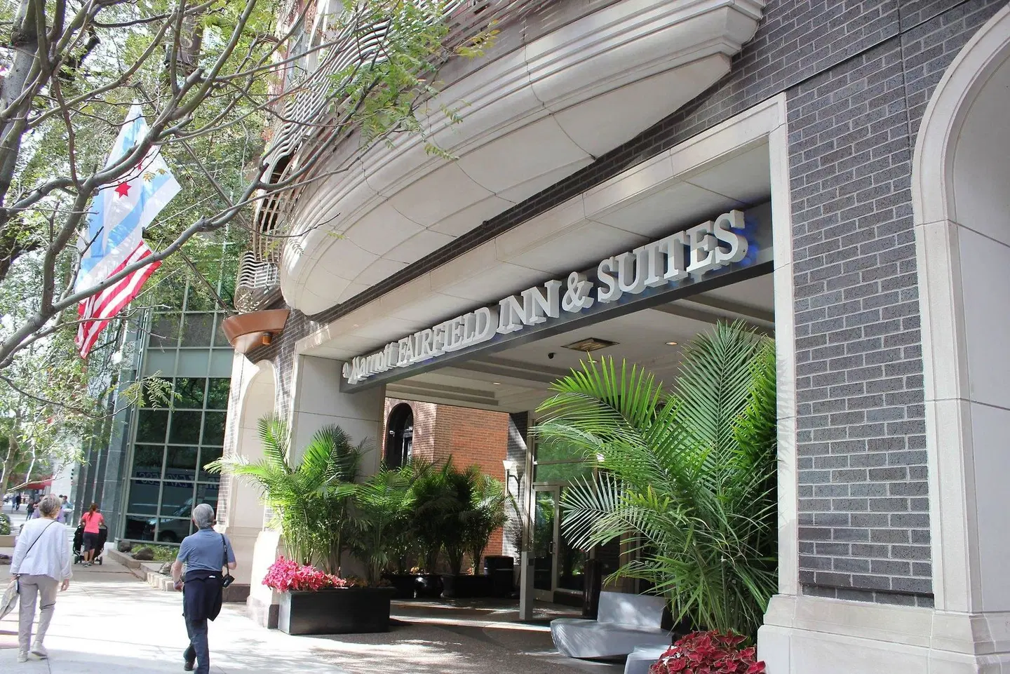 Fairfield Inn & Suites by Marriott Chicago Downtown/Magnificent Mile EXTERIOR