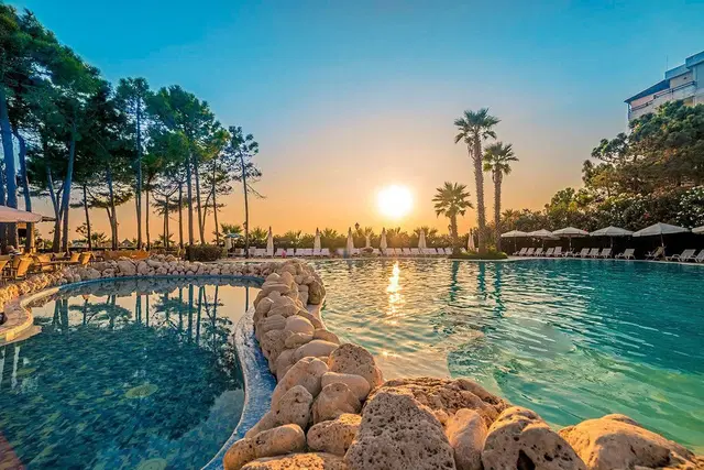 Dolce Vita Hotel OUTDOOR_POOL