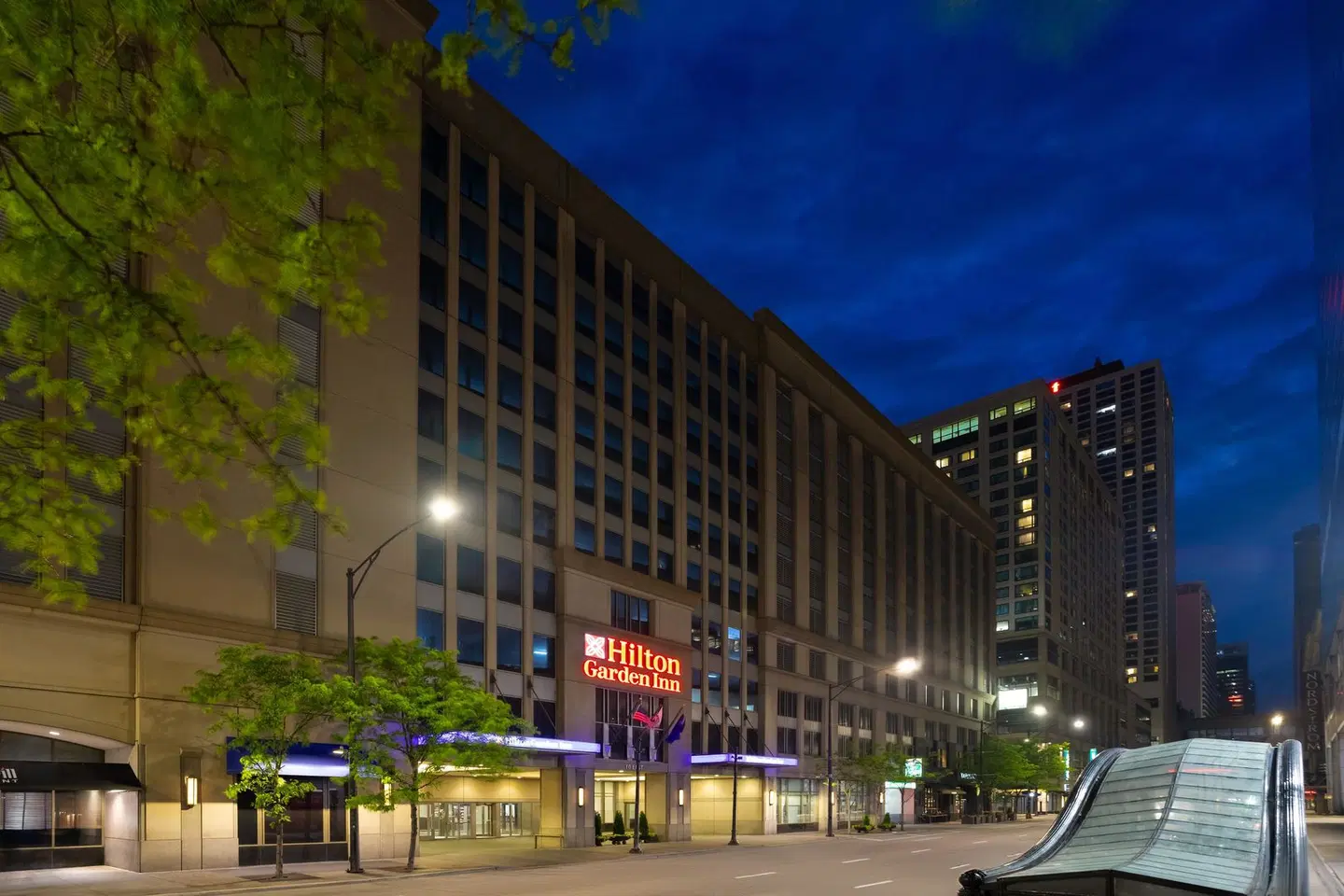 Hilton Garden Inn Chicago Downtown/Magnificent Mile EXTERIOR