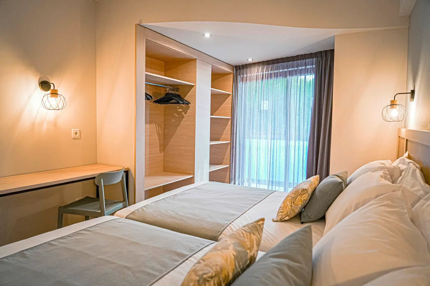 htop Jadhe ROOM_EXAMPLE