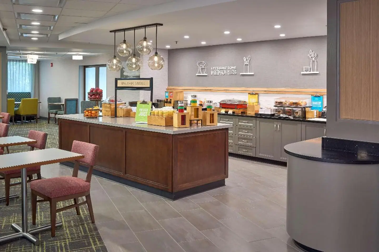 Hampton Inn Harrisburg West Bar