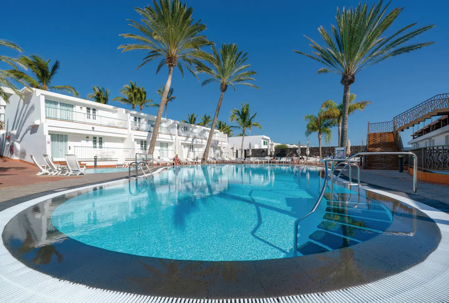 Plus Fariones Apartamentos OUTDOOR_POOL