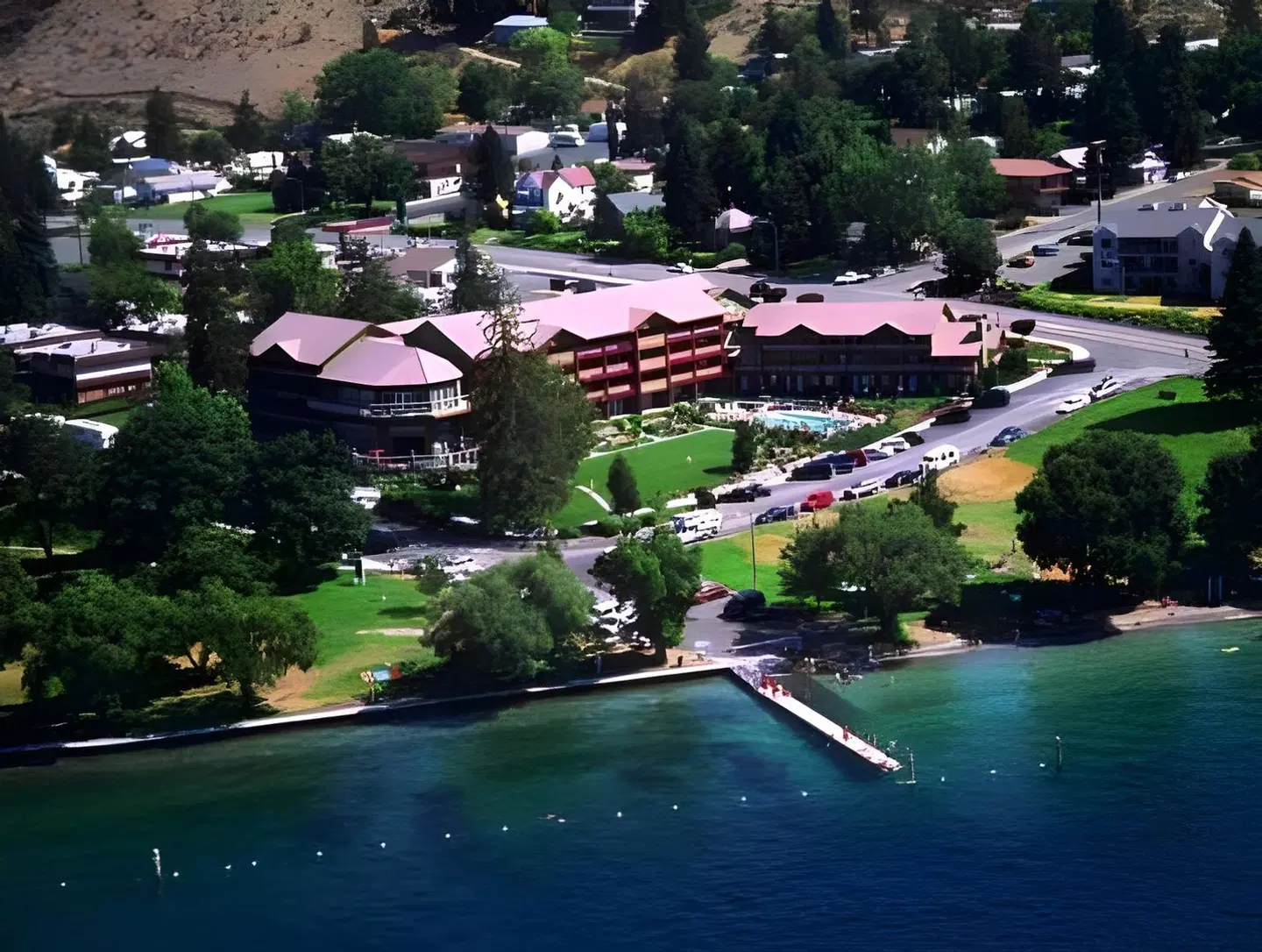 Lakeside Lodge and Suites EXTERIOR