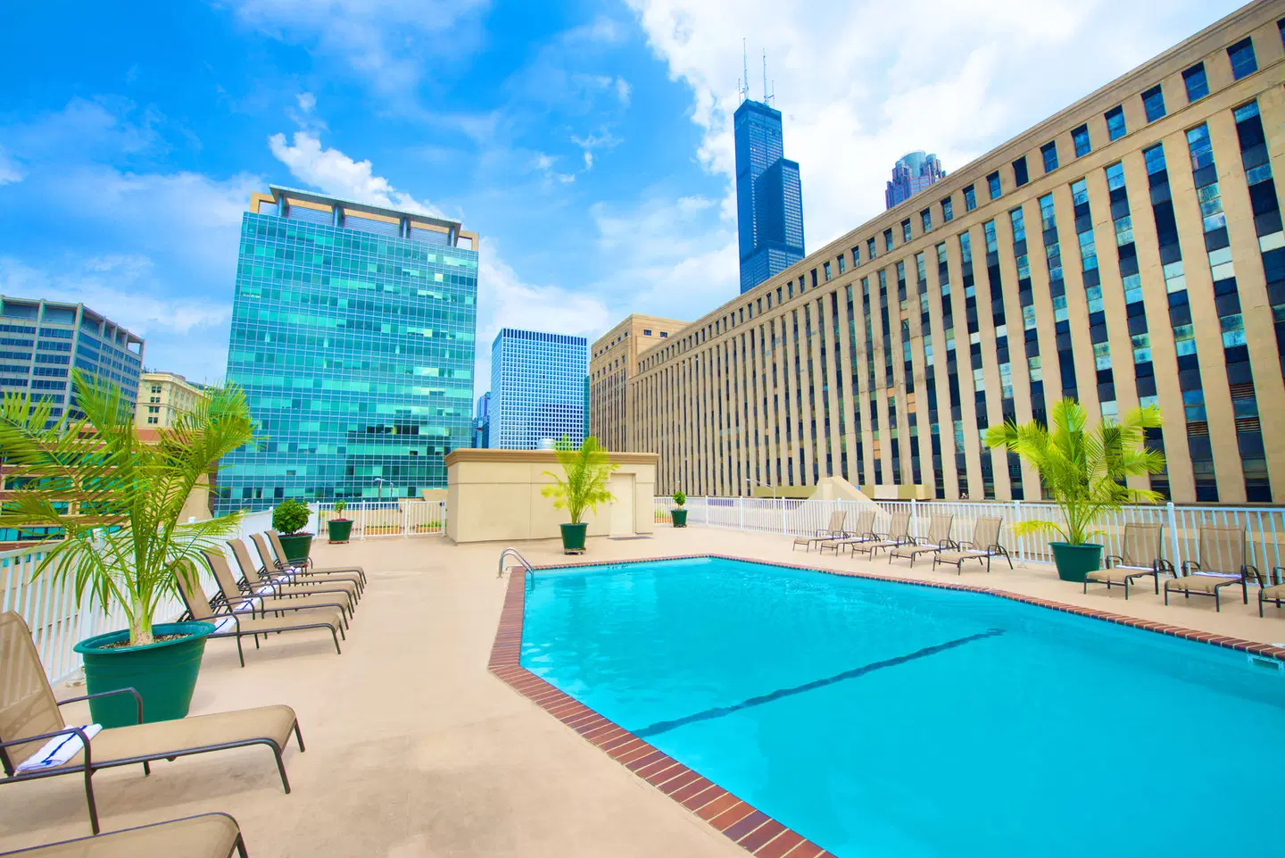 Holiday Inn Chicago - Downtown OUTDOOR_POOL