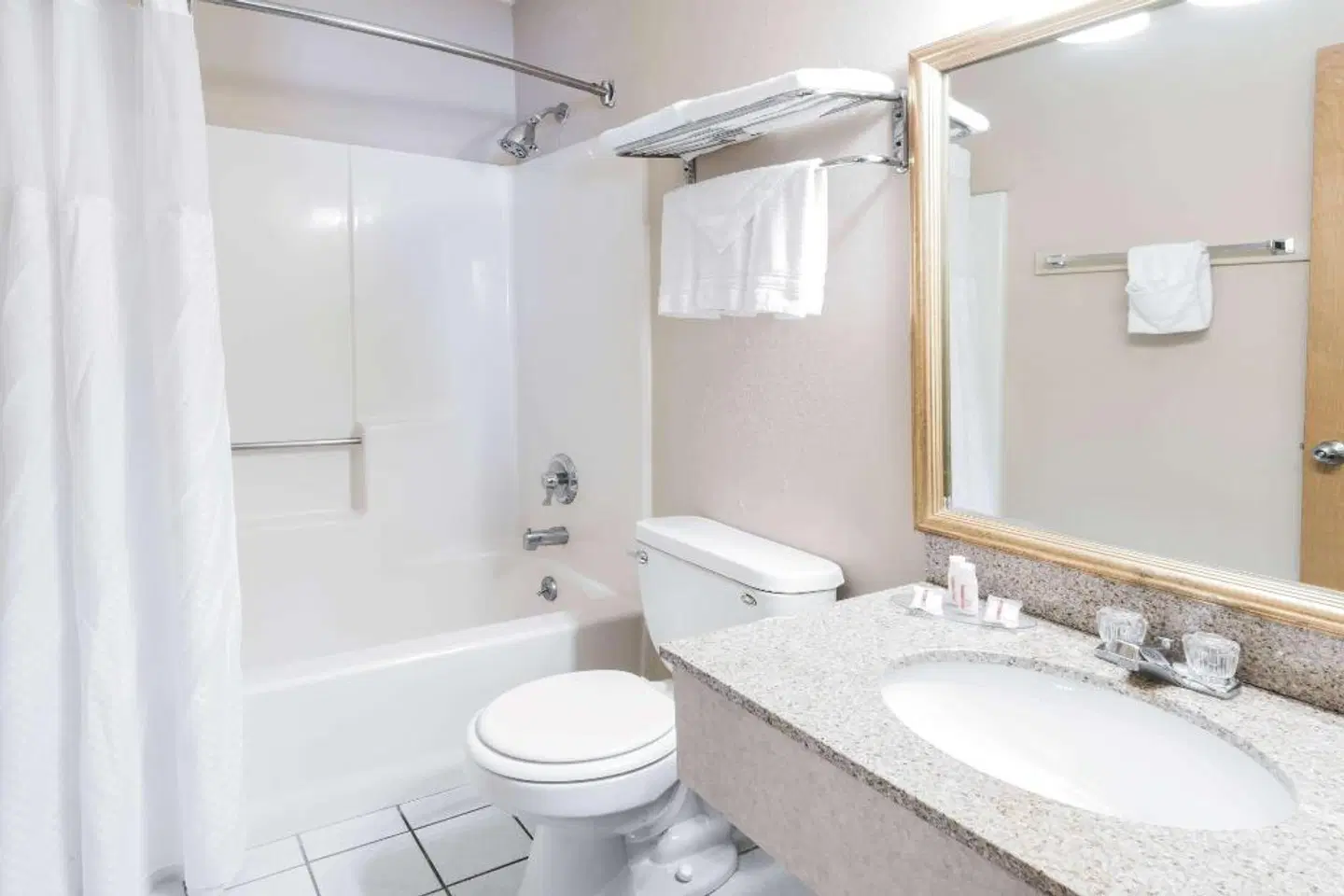 Baymont by Wyndham Branford/New Haven Badezimmer