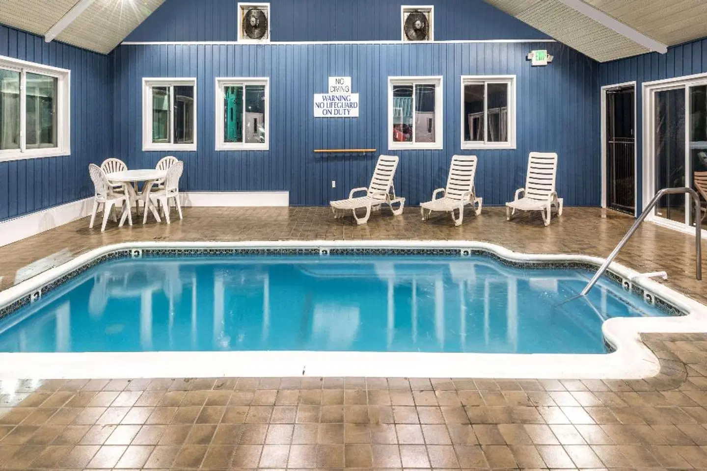 Baymont by Wyndham Branford/New Haven OUTDOOR_POOL