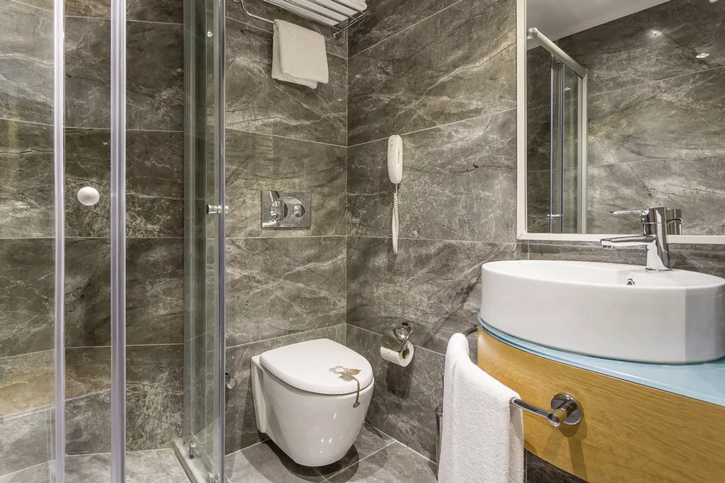 Aska River Side Badezimmer