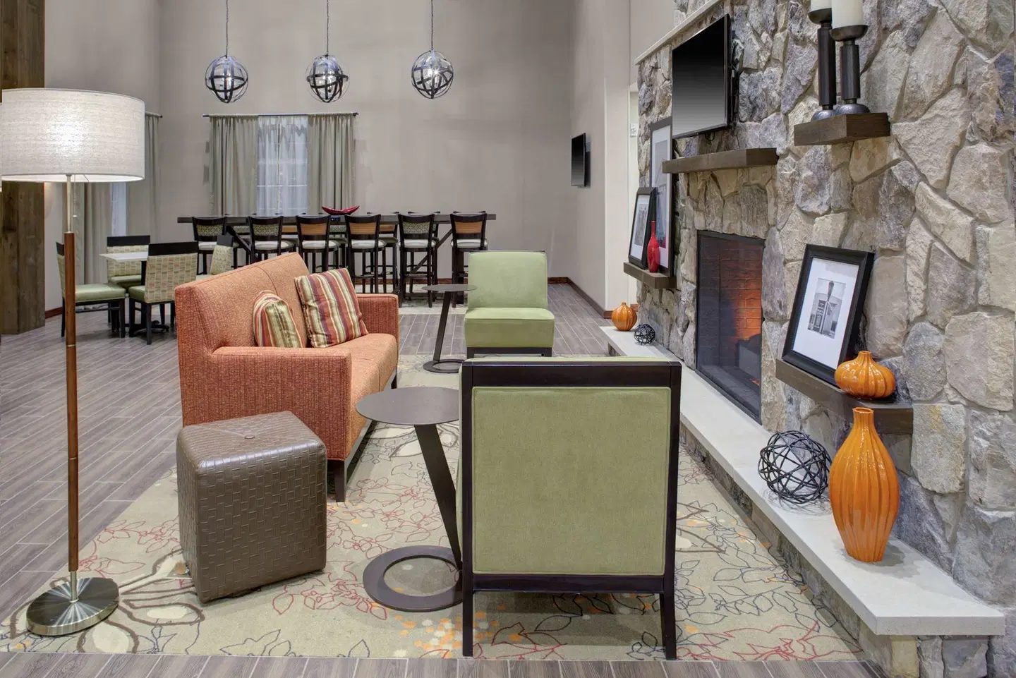 Hampton Inn & Suites Manchester LOUNGE_LOBBY