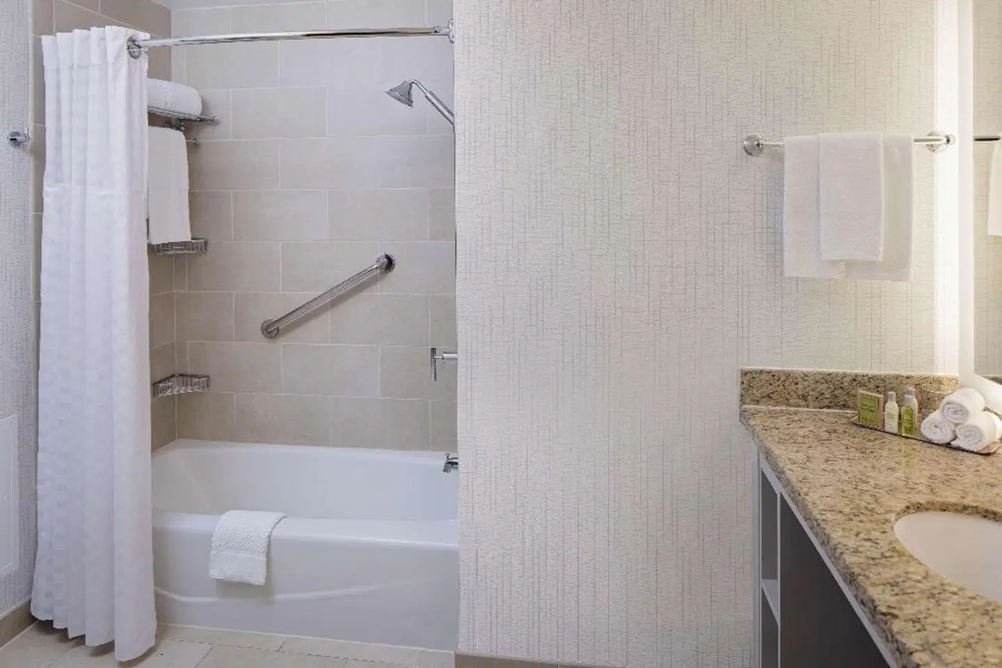 DoubleTree by Hilton Hotel Chicago - Magnificent Mile Badezimmer