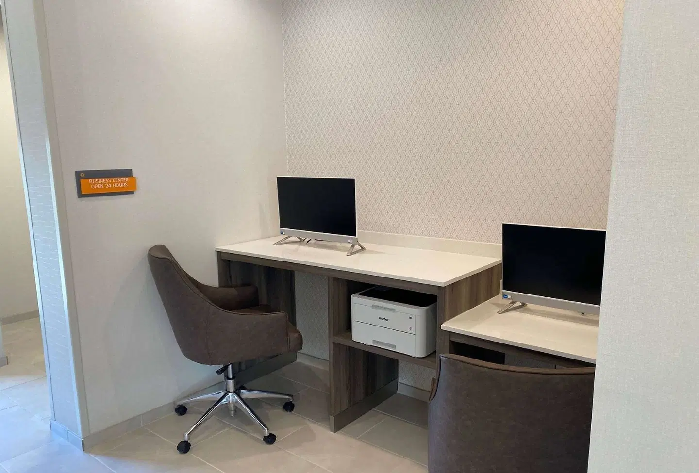 La Quinta Inn & Suites by Wyndham Centralia ROOM_EXAMPLE