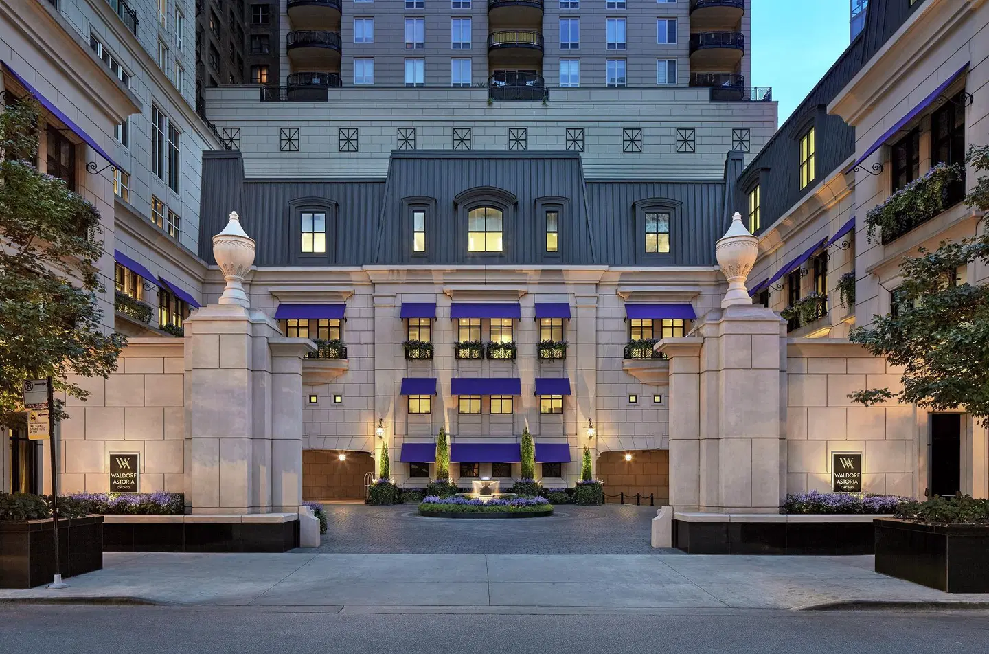 Waldorf Astoria Chicago EXTERIOR