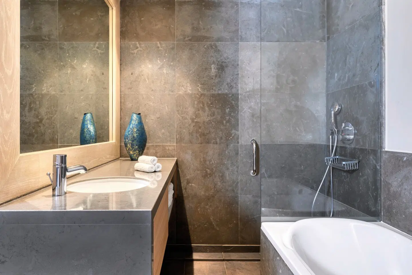 Domes Lake Algarve, Autograph Collection Badezimmer