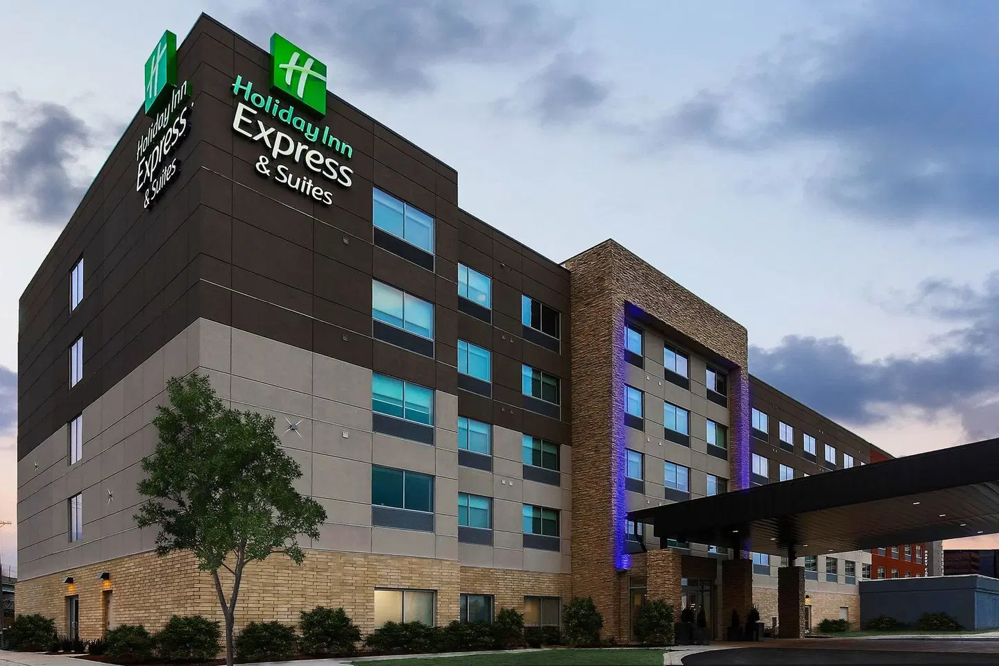 Holiday Inn Express & Suites Chicago O'Hare Airport EXTERIOR