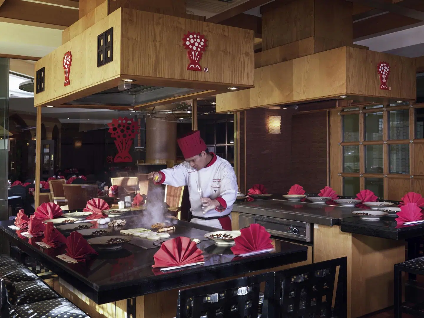 Mövenpick Grand Al Bustan Dubai Restaurant