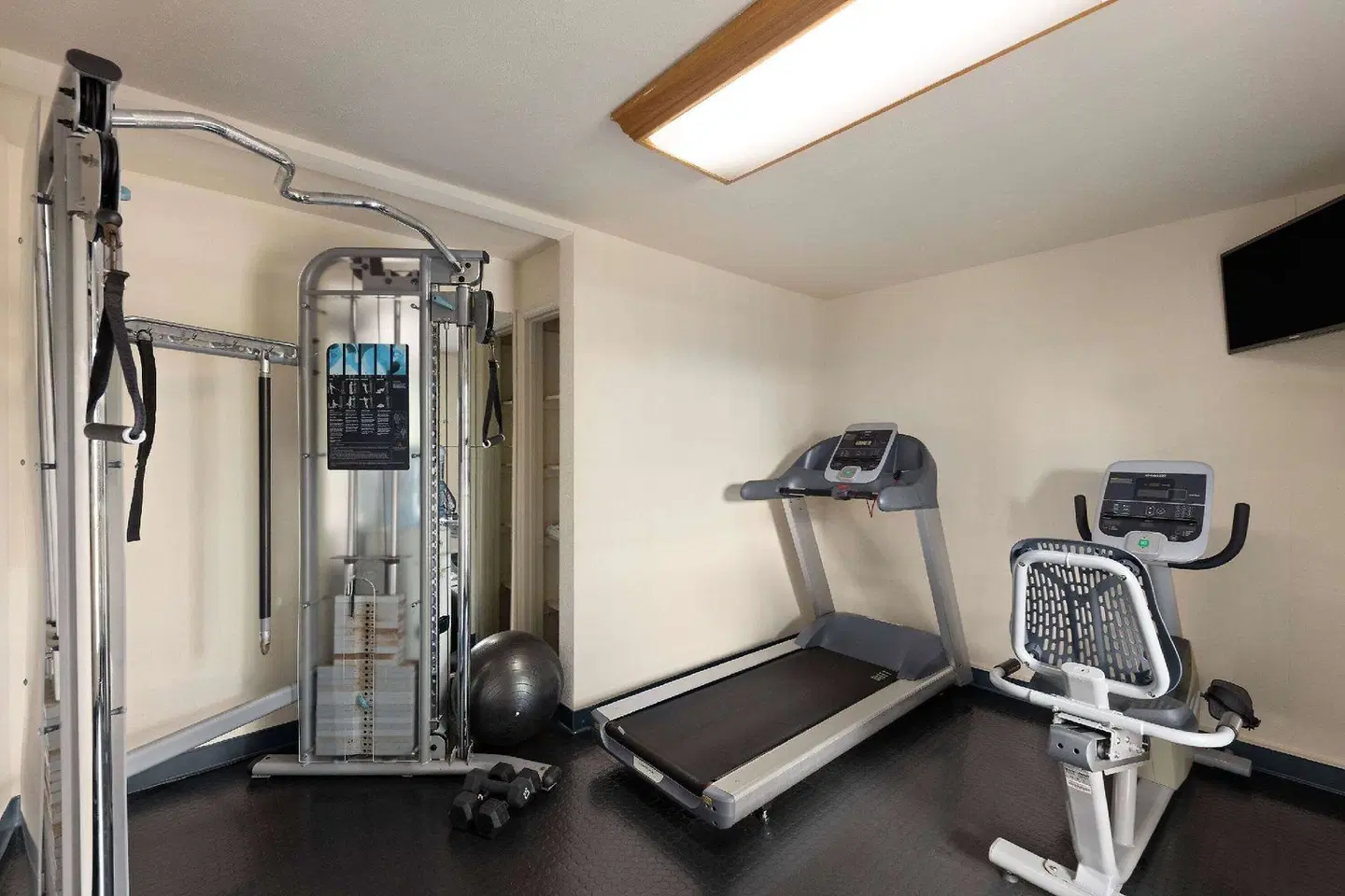 Days Inn by Wyndham Maui Oceanfront SPORTS_AND_LEISURE