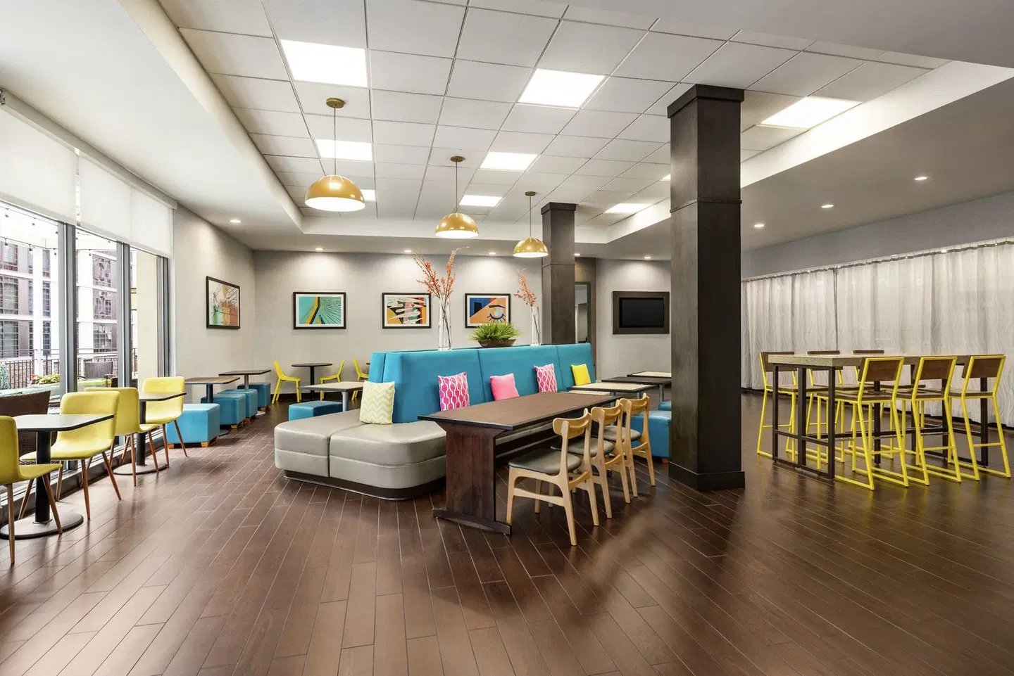 Home2 Suites by Hilton New York Long Island City/ Manhattan View, NY Bar