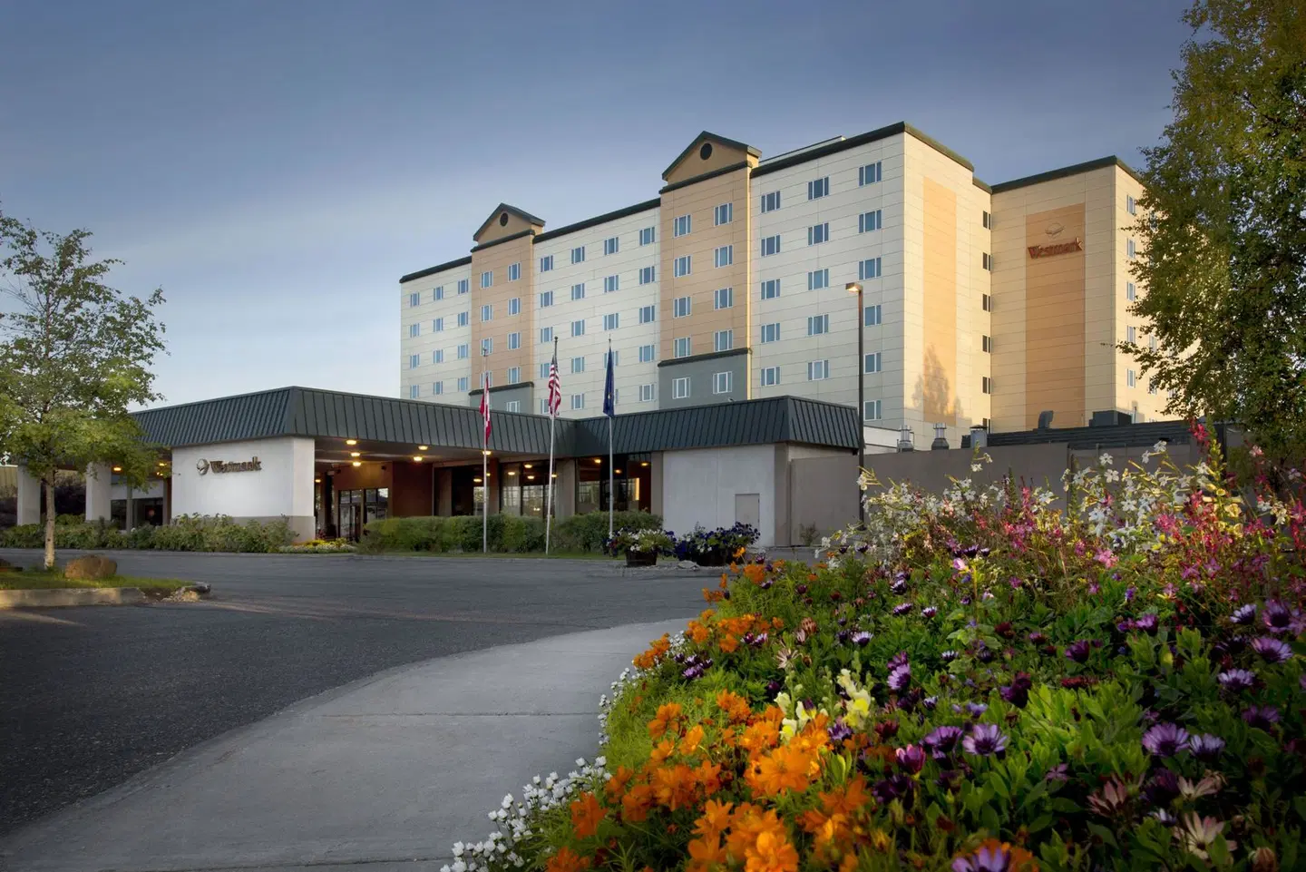 Westmark Fairbanks Hotel and Conference Center EXTERIOR