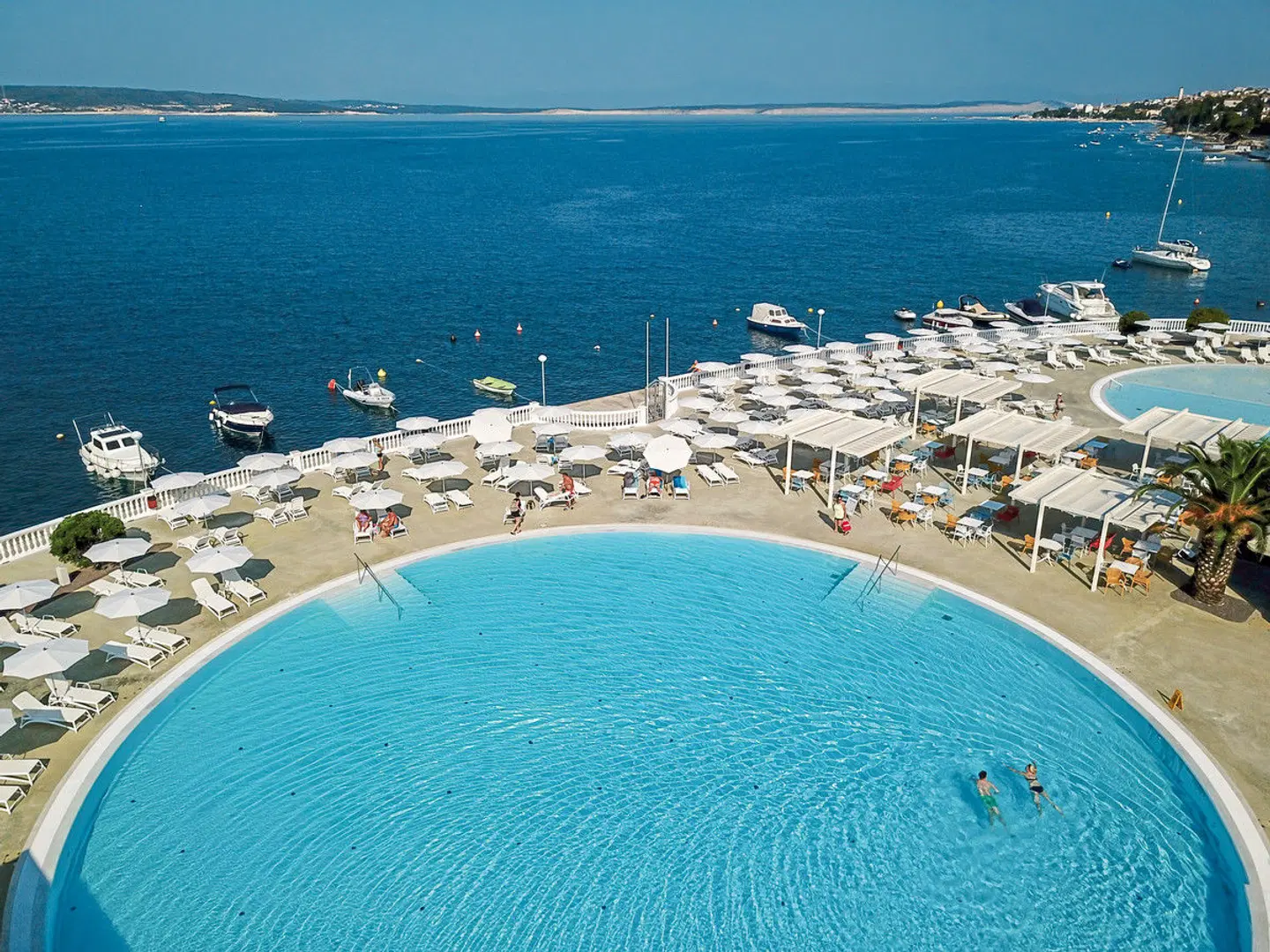 Katarina OUTDOOR_POOL